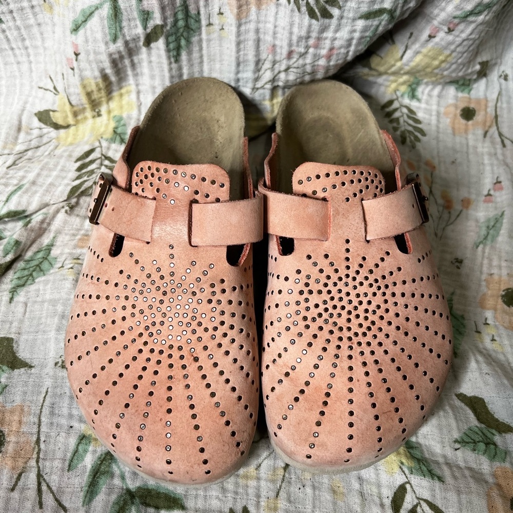 SUPER RARE!! Birkenstock Boston Rivet model: Peach/Pink